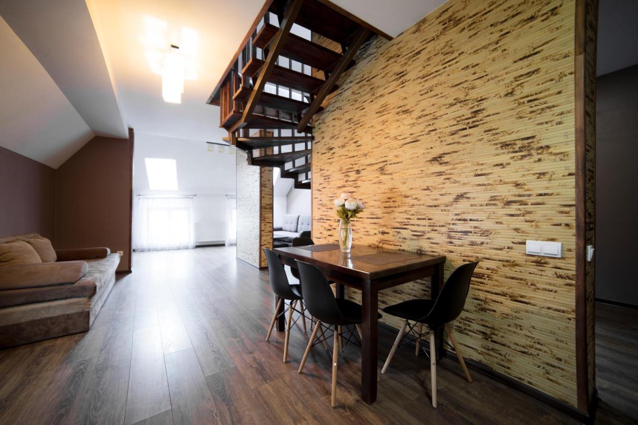 Apartments On Mitny Square Лвив Екстериор снимка