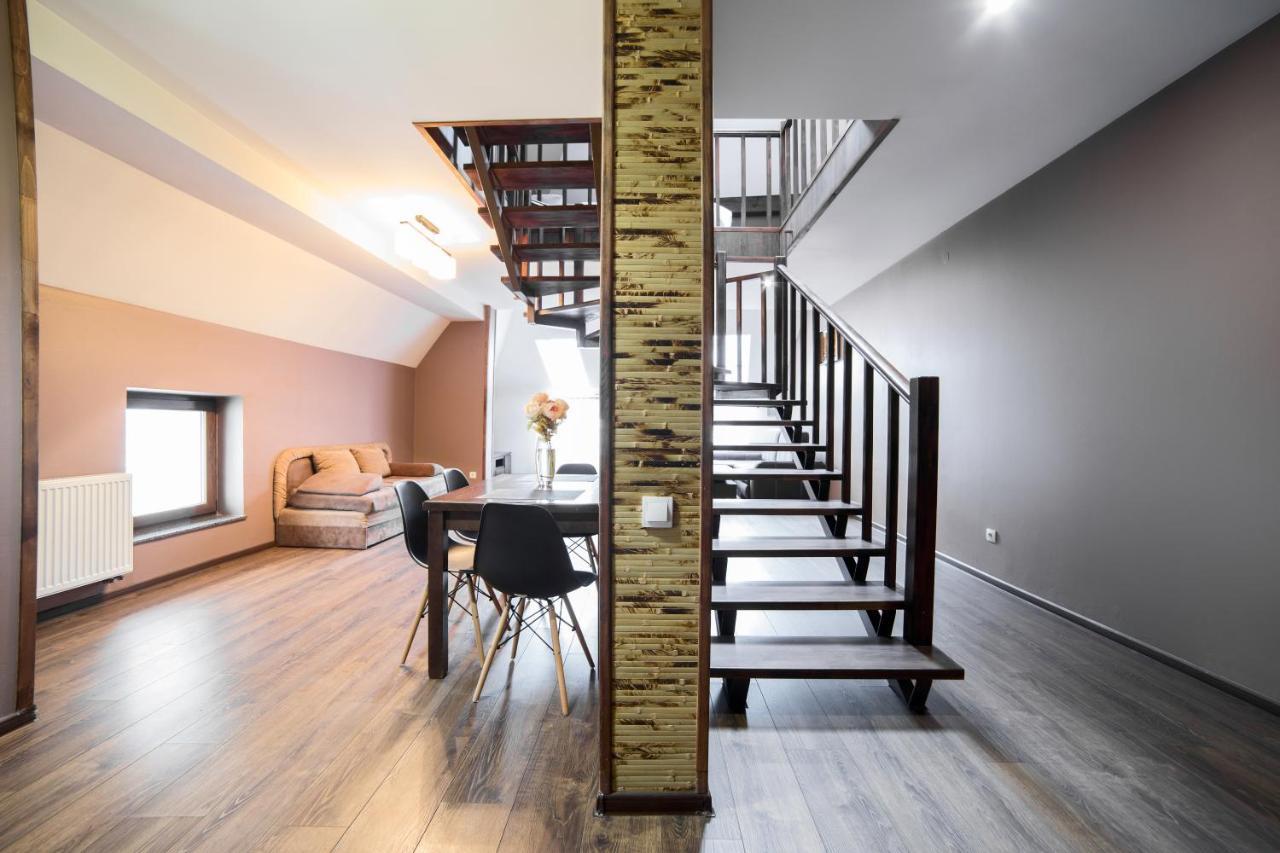 Apartments On Mitny Square Лвив Екстериор снимка